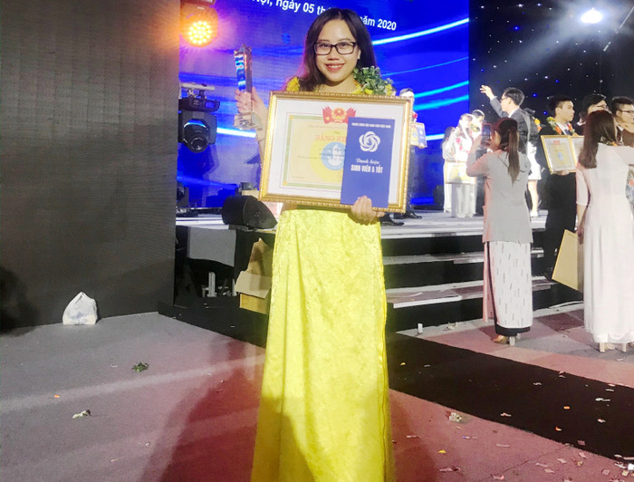 Minh Huyền nhận giải thưởng "Sao tháng Giêng" tại Hà Nội. Ảnh: TH