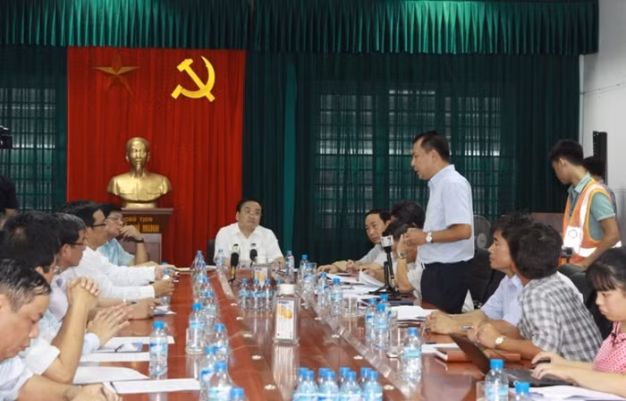 Phó Thủ tướng Hoàng Trung Hải họp giao ban công trường về Dự án đường, cầu Nhật Tân kết nối Nhà ga T2, Cảng Hàng không Quốc tế Nội Bài, Hà Nội. Phó Thủ tướng Hoàng Trung Hải họp giao ban công trường về Dự án đường, cầu Nhật Tân kết nối Nhà ga T2, Cảng Hàng không Quốc tế Nội Bài, Hà Nội.