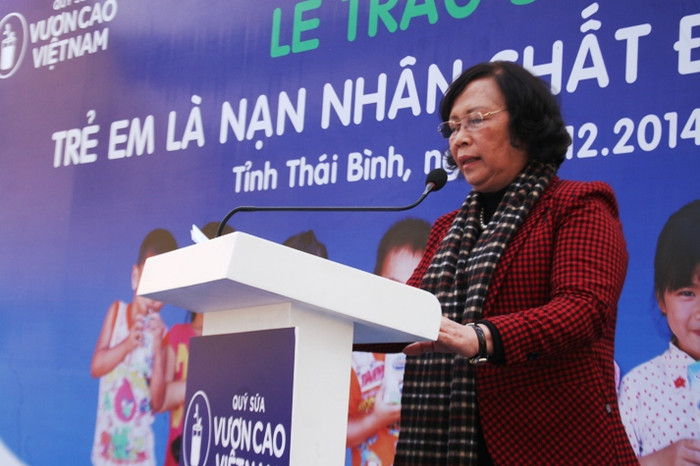 Bộ trưởng Bộ Lao động Thương binh và Xã hội (LĐTB&XH) Phạm Thị Hải Chuyền phát biểu tại lễ trao tặng sữa cho trẻ em tại tỉnh Thái Bình Bộ trưởng Bộ Lao động Thương binh và Xã hội (LĐTB&XH) Phạm Thị Hải Chuyền phát biểu tại lễ trao tặng sữa cho trẻ em tại tỉnh Thái Bình