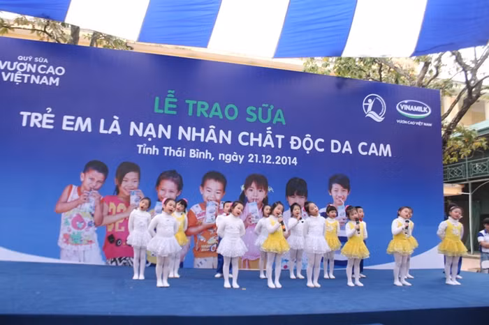 Mở đầu chương trình là tiết mục văn nghệ vui nhộn do các cháu trường mầm non TP.Thái Bình biểu diễn