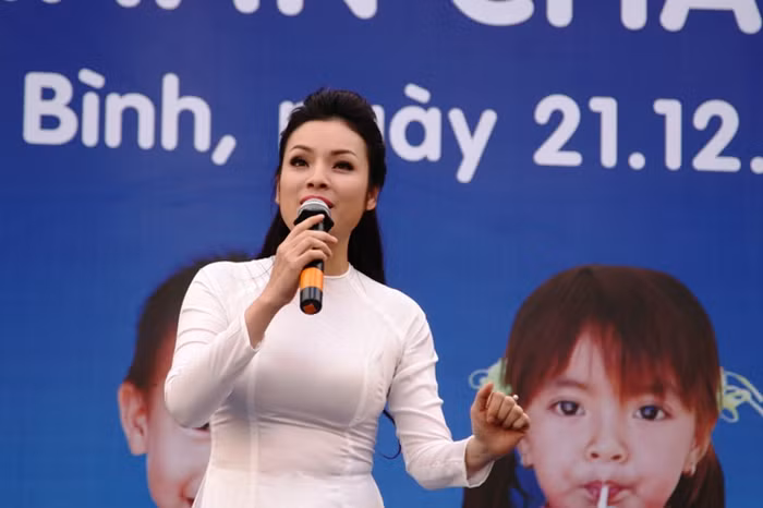 Trong chương trình trao sữa, ca sĩ Tân Nhàn giải nhất Phong cách Dân gian tại giải Sao Mai 2005 cũng mang đến những tiết mục biểu diễn là những ca khúc đậm chất trữ tình sâu lắng về quê hương đất nước.