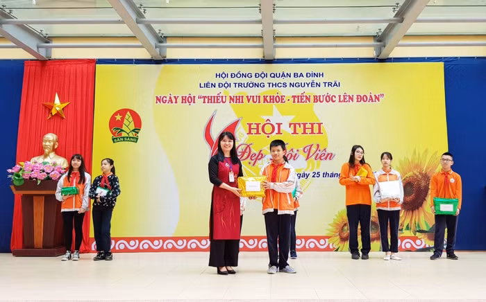 Để khơi dậy hứng thú và niềm say mê học tập, thầy cô giáo nhà trường còn tổ chức nhiều hoạt động, hội thi để các em học sinh tham gia.