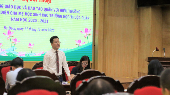 Trưởng Phòng Giáo dục và Đào tạo Ba Đình - Lê Đức Thuận trong buổi đối thoại (ảnh: NVCC) Trưởng Phòng Giáo dục và Đào tạo Ba Đình - Lê Đức Thuận trong buổi đối thoại (ảnh: NVCC)