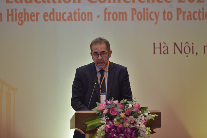 Ông Christophe Lemiere – Quản lý chương trình phát triển con người của Ngân hàng thế giới (ảnh: Thùy Linh) Ông Christophe Lemiere – Quản lý chương trình phát triển con người của Ngân hàng thế giới (ảnh: Thùy Linh)