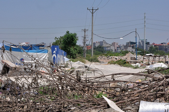 Đất cát, phế thải… đang biến khu “đất vàng” này thành nơi đất chết