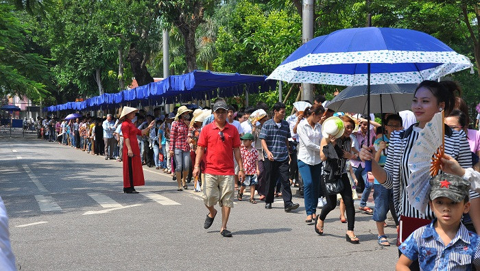Ai lấy về đây với lòng thành kính và sự biết ơn về vị Chủ tịch Hồ Chí Minh Ai lấy về đây với lòng thành kính và sự biết ơn về vị Chủ tịch Hồ Chí Minh