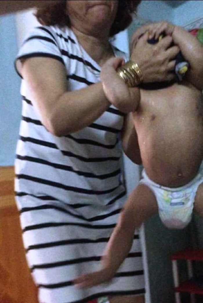 Cơ quan cảnh sát điều tra đã khởi tố bảo mẫu Đinh Thị Hồng vì hành vi bạo hành trẻ. Ảnh cắt từ clip