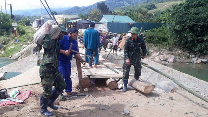 Hiện Sở Giáo dục và Đào tạo tỉnh Kon Tum đã phối hợp với Ủy ban nhân dân huyện Đăk Glei có văn bản trình Ủy ban nhân dân tỉnh cấp kinh phí để xây mới cầu bê - tông qua thôn Đăk Rế.