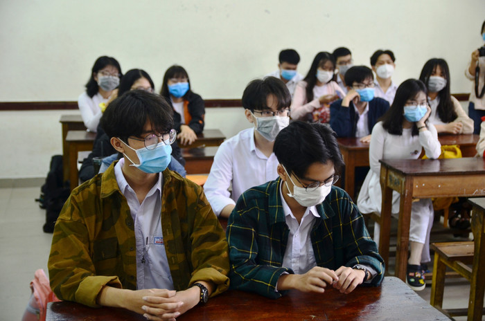 100% học sinh đeo khẩu trang khi trở lại lớp vào ngày 2/3. 100% học sinh đeo khẩu trang khi trở lại lớp vào ngày 2/3.