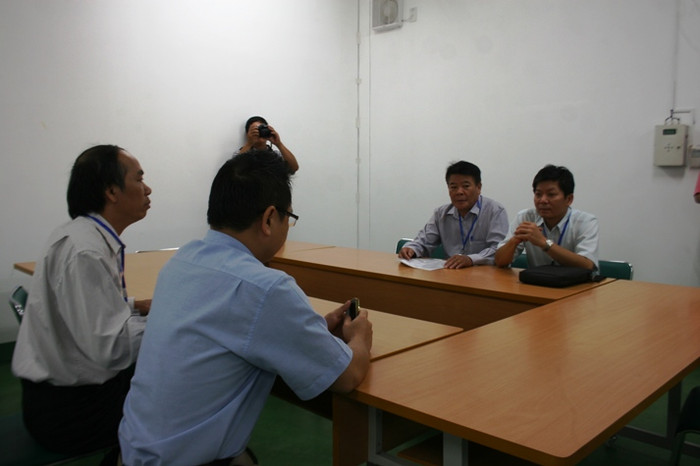 Khi xảy ra hiện tượng công nhân bị ngộ độc, lãnh đạo Công ty Sumi Việt Nam báo cáo sự việc với ngành y tế. Khi xảy ra hiện tượng công nhân bị ngộ độc, lãnh đạo Công ty Sumi Việt Nam báo cáo sự việc với ngành y tế.