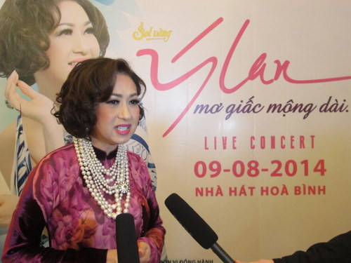 Ý Lan chia sẻ cảm xúc về liveshow tại buổi họp báo.