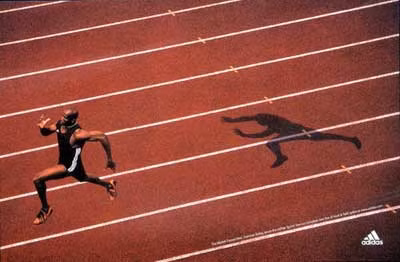 Ui, hình như có ai đang chạy theo mình. Ui, hình như có ai đang chạy theo mình.