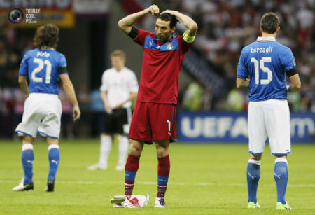 Và Buffon cũng hết sức điệu đà. Và Buffon cũng hết sức điệu đà.