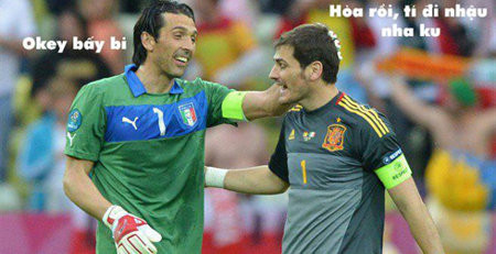 Buffon và Casillas được cư dân mạng chế khá hài hước. Buffon và Casillas được cư dân mạng chế khá hài hước.