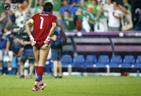 Có lẽ fan hâm mộ phải đỏ mặt với hình ảnh này. Có lẽ fan hâm mộ phải đỏ mặt với hình ảnh này.