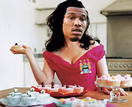 Các cầu thủ ở các đội bóng đều là "món ăn" ưa thích của De Jong. Các cầu thủ ở các đội bóng đều là "món ăn" ưa thích của De Jong.