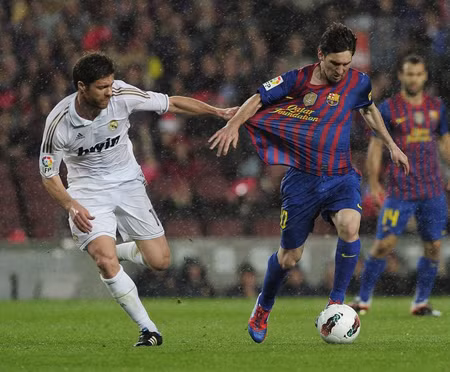 Bỏ tay ra, ngươi không theo được ta đâu…