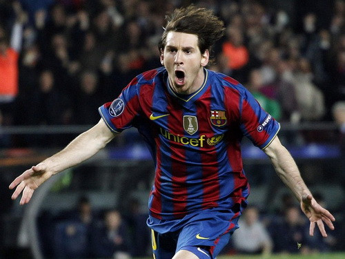 Kiểu ăn mừng bàn thắng quen thuộc của tiền đạo Barcalona. Kiểu ăn mừng bàn thắng quen thuộc của tiền đạo Barcalona.