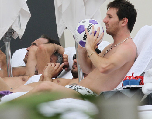 Khi nghỉ mát cũng nghịch bóng… Khi nghỉ mát cũng nghịch bóng…