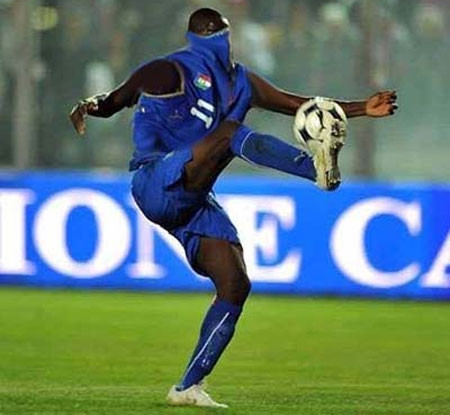 Chưa đâu, thế này mới gọi là siêu kỹ thuật. Chưa đâu, thế này mới gọi là siêu kỹ thuật.