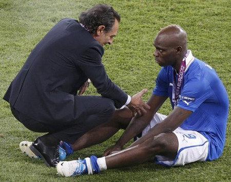 Tôi khóc ông thích lắm sao mà còn cười hả? Tôi khóc ông thích lắm sao mà còn cười hả?