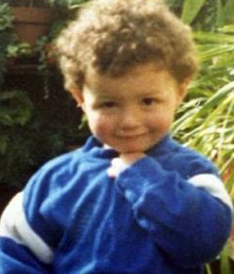 Anh chàng diện cả cây xanh, mái tóc xoắn mì và nở nụ cười không thể yêu hơn! Vậy bạn đoán xem đây là ai? Anh chàng diện cả cây xanh, mái tóc xoắn mì và nở nụ cười không thể yêu hơn! Vậy bạn đoán xem đây là ai?