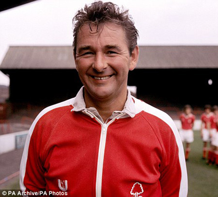 5. Brian Clough: Các đội bóng ông từng dẫn dắt là Hartlepool United, Derby County, Brighton & Hove Albion, Leeds United và Nottingham Forest. Trong sự nghiệp dẫn dắt, Brian Clough nổi tiếng với cách mua sắm cầu thủ, ông luôn đi tìm những cầu thủ hết thời với mức giá rẻ. Không chỉ thế, vị HLV này còn nổi tiếng với nhiều phát biểu rất hài hước như “Tôi không nói tôi là HLV xuất sắc nhất nhưng tôi là số 1”. 5. Brian Clough: Các đội bóng ông từng dẫn dắt là Hartlepool United, Derby County, Brighton & Hove Albion, Leeds United và Nottingham Forest. Trong sự nghiệp dẫn dắt, Brian Clough nổi tiếng với cách mua sắm cầu thủ, ông luôn đi tìm những cầu thủ hết thời với mức giá rẻ. Không chỉ thế, vị HLV này còn nổi tiếng với nhiều phát biểu rất hài hước như “Tôi không nói tôi là HLV xuất sắc nhất nhưng tôi là số 1”.