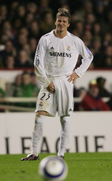 Tiền vệ điển trai David Beckham cũng có thói xấu như thế này. Tiền vệ điển trai David Beckham cũng có thói xấu như thế này.