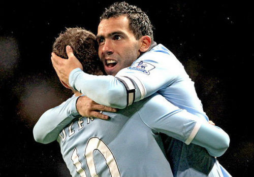 Chú còn kém anh lắm... hự! Chú còn kém anh lắm... hự!