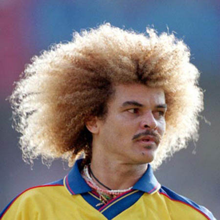 Cựu cầu thủ bóng đá Colombia, Carlos Valderrama với mái tóc xù. Cựu cầu thủ bóng đá Colombia, Carlos Valderrama với mái tóc xù.