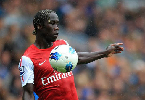 Hậu vệ Sagna của Arsenal có kiểu tóc khá độc. Hậu vệ Sagna của Arsenal có kiểu tóc khá độc.