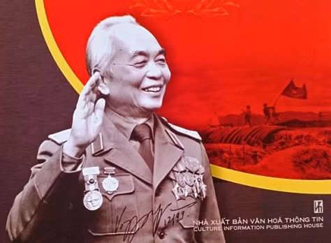 Với người dân Việt Nam, Đại tướng Võ Nguyên Giáp là vị anh hùng của dân tộc.