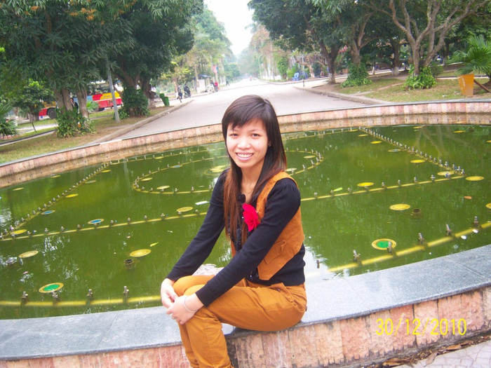 Mọi người thường nói con gái học CNTT thường khô khan nhưng Hương lại nghĩ dù học ngành nào thì con gái cũng có nét dịu dàng, cá tính riêng. Mọi người thường nói con gái học CNTT thường khô khan nhưng Hương lại nghĩ dù học ngành nào thì con gái cũng có nét dịu dàng, cá tính riêng.