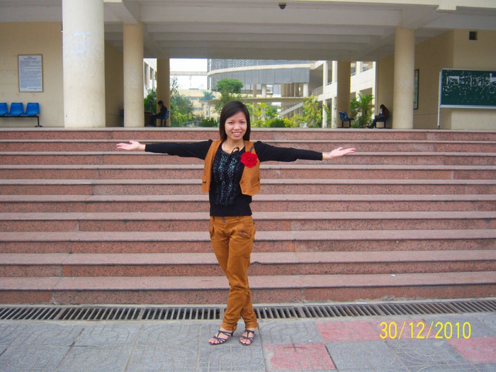 Theo nhận xét của bạn bè, Hương là một cô gái khá nghịch ngợm nhưng cũng hay mít ướt, có khả năng lãnh đạo. Theo nhận xét của bạn bè, Hương là một cô gái khá nghịch ngợm nhưng cũng hay mít ướt, có khả năng lãnh đạo.