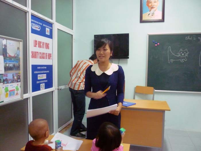 "Mình sẽ dạy ở Lớp học Hy vọng lâu dài, ít nhất 1 buổi/tuần. Hy vọng các em sẽ tìm thấy niềm vui, vợi bớt những nỗi đau khổ, buồn chán trong thời gian nằm viện..."