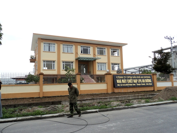 Hiện, cơ quan chức năng đang xử lý và điều tra vụ nổ.