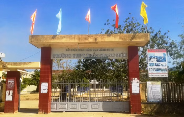 Trường trung học phổ thông Trần Quang Diệu, nơi xảy ra vụ việc học sinh đánh thầy giáo nhập viện. (Ảnh trên facebook nhà trường).