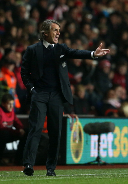 Việc nổi cáu với phóng viên cho thấy Mancini đang bị áp lực ghê gớm ở Etihad. Việc nổi cáu với phóng viên cho thấy Mancini đang bị áp lực ghê gớm ở Etihad.