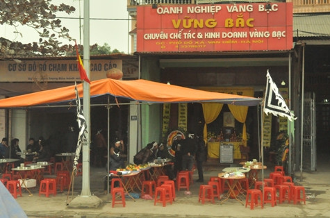 Không khí tang thương bao trùm lên cả khu phố - nơi xảy ra vụ án mạng Không khí tang thương bao trùm lên cả khu phố - nơi xảy ra vụ án mạng