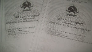 Sổ đỏ đã được cấp cho ông Hùng và bà Hoa trong thửa đất mà Sơn nhận là chủ hợp pháp. Sổ đỏ đã được cấp cho ông Hùng và bà Hoa trong thửa đất mà Sơn nhận là chủ hợp pháp.