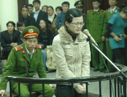 Nhìn bị cáo này không ai nghĩ rằng đây là hung thủ trong vụ án giết người tình mấy năm về trước. Nhìn bị cáo này không ai nghĩ rằng đây là hung thủ trong vụ án giết người tình mấy năm về trước.