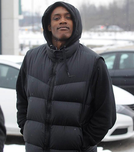 Nile Ranger sau khi được tạm thả về nhà. Ảnh: Sun. Nile Ranger sau khi được tạm thả về nhà. Ảnh: Sun.