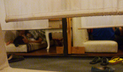 Nhiều cặp đôi vô tư diễn cảnh nóng ngay tại những quán cà phê bệt giữa ban ngày (Ảnh chụp tại Quận 5, TP.HCM). Nhiều cặp đôi vô tư diễn cảnh nóng ngay tại những quán cà phê bệt giữa ban ngày (Ảnh chụp tại Quận 5, TP.HCM).