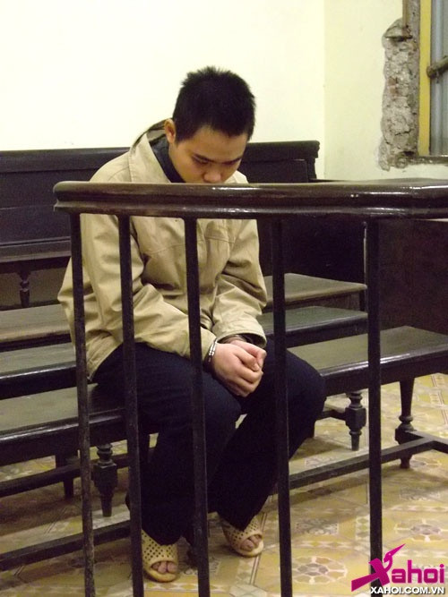 Nam sinh lớp 11 Trương Việt Đức trước vành móng ngựa