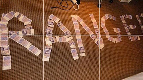 Trước khi bị bắt, Nile Ranger bị 'ném đá' vì đăng tải bức ảnh này trên Twitter. Trước khi bị bắt, Nile Ranger bị 'ném đá' vì đăng tải bức ảnh này trên Twitter.