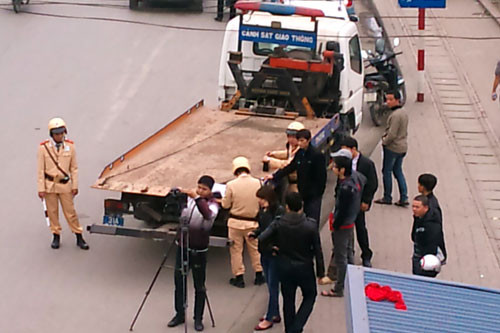 CSGT tiến hành xử lý các xe vi phạm.