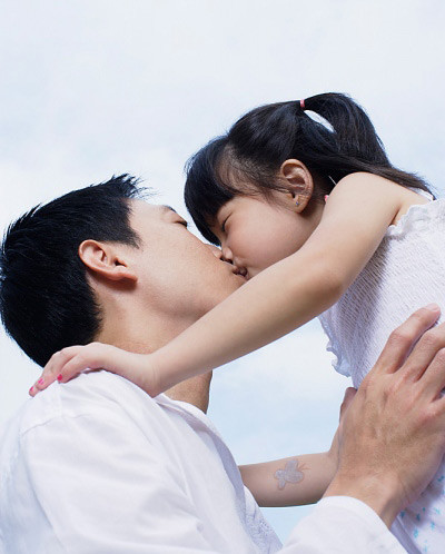 Trong hướng dẫn, chỉ bảo về giới tính, cần có một khoảng cách tế nhị và an toàn cần thiết cho trẻ, đặc biệt là trẻ bước vào tuổi dậy thì. (Ảnh minh họa).