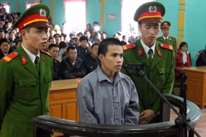 Nghịch tử Bùi Hoàng Tùng tại phiên tòa Nghịch tử Bùi Hoàng Tùng tại phiên tòa