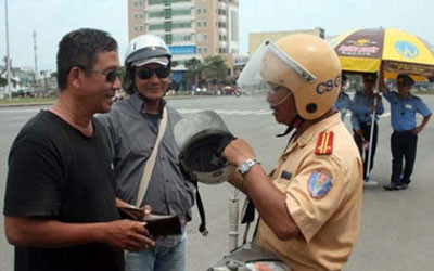 CSGT đứng chốt tại 4 trạm cửa ô Đà Nẵng được hỗ trợ 5 triệu đồng/tháng.