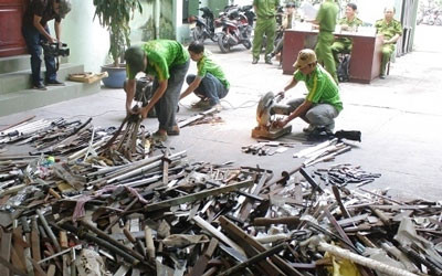 Cận cảnh công an TP.HCM tiêu hủy hơn 1.300 "hàng nóng" ảnh 1 Cận cảnh công an TP.HCM tiêu hủy hơn 1.300 "hàng nóng" ảnh 1